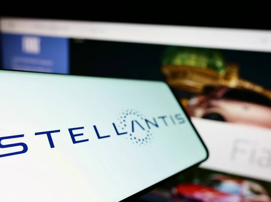 Stellantis - Nuove Auto Elettriche nel 2026 - Mercato Batterie Rigenerate